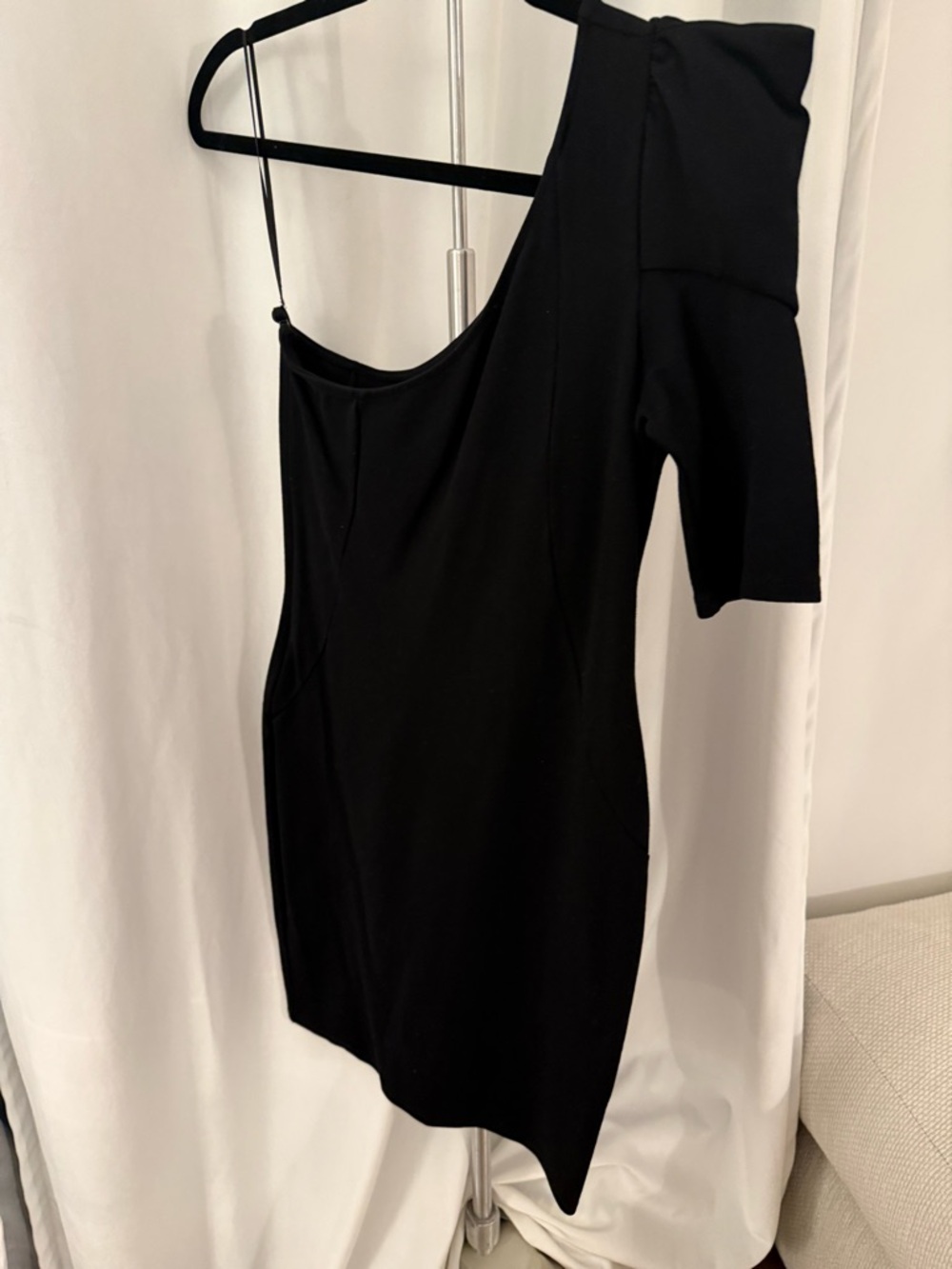 Black One-Shoulder Bodycon Dress